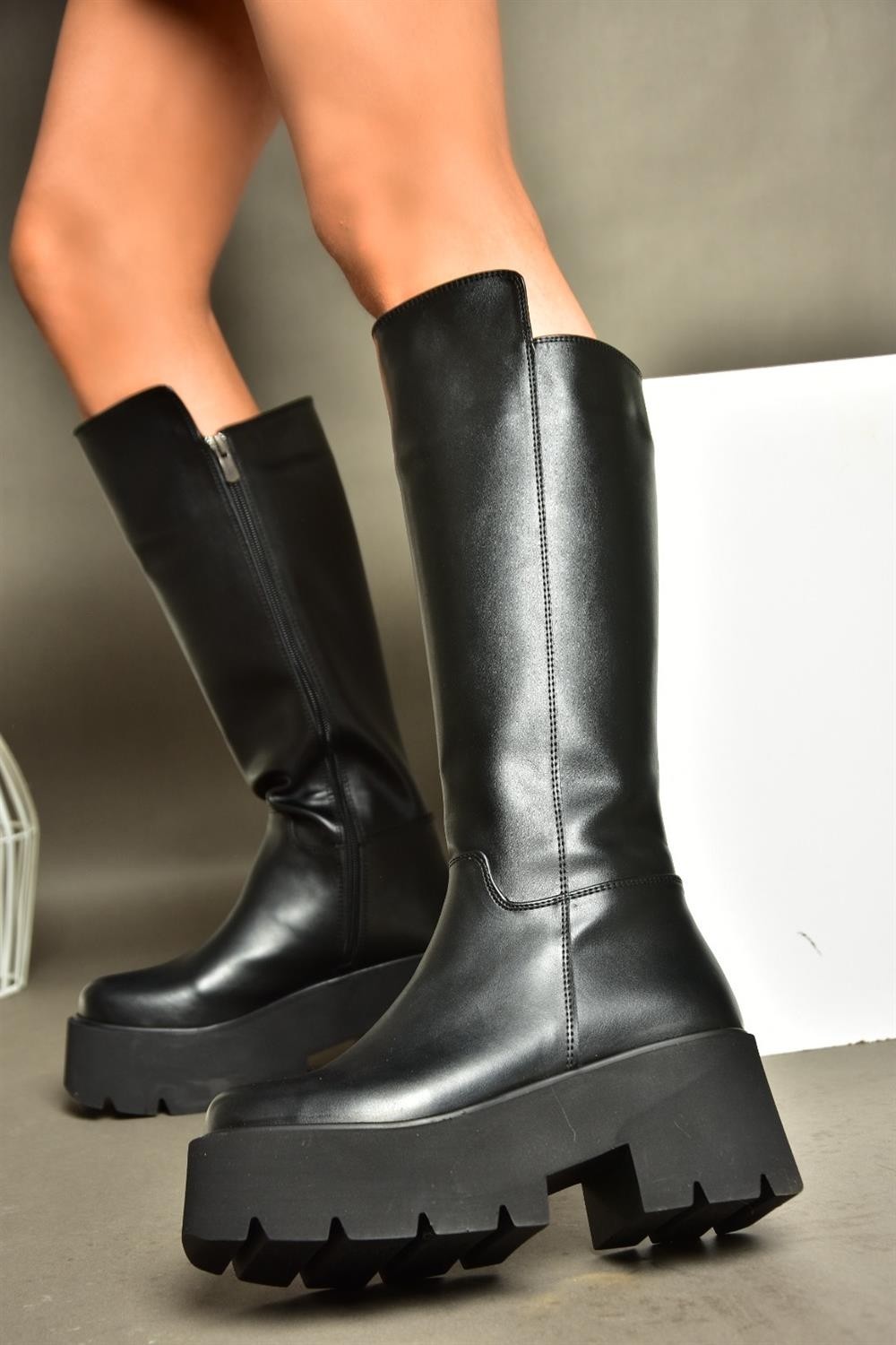 Fox Shoes R610132009 Siyah Suni Deri Kadın Çizme Kalın Tabanlı Dolgu Topuk ile Şık Tasarım görsel 2