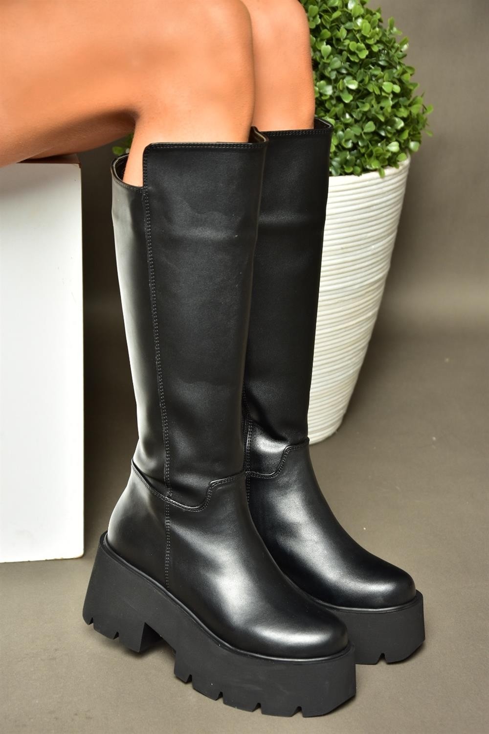 Fox Shoes R610132009 Siyah Suni Deri Kadın Çizme Kalın Tabanlı Dolgu Topuk ile Şık Tasarım görsel 3