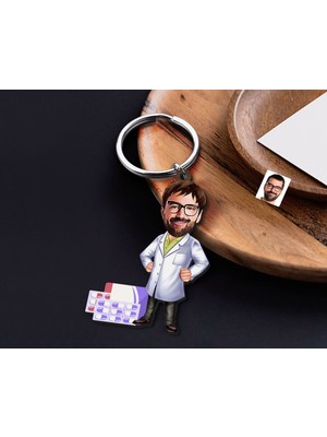Bk Gift Kişiye Özel Eczacı Karikatürlü Ahşap Anahtarlık-3 Sevgiliye Hediye, Arkadaşa Hediye, Doğum Günü Hediyesi