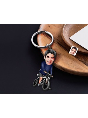Bk Gift Kişiye Özel Bisiklet Sürücüsü Karikatürlü Ahşap Anahtarlık-2 Sevgiliye Hediye, Arkadaşa Hediye, Doğum Günü Hediyesi