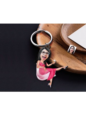 Bk Gift Kişiye Özel Patron Anne Karikatürlü Ahşap Anahtarlık-1 Sevgiliye Hediye, Arkadaşa Hediye, Doğum Günü Hediyesi