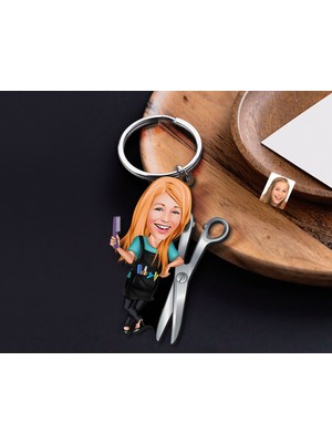 Bk Gift Kişiye Özel Kuaför Karikatürlü Ahşap Anahtarlık-1 Sevgiliye Hediye, Arkadaşa Hediye, Doğum Günü Hediyesi