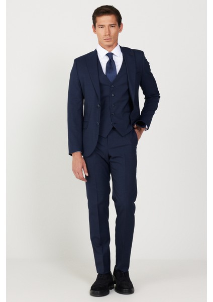 Slim Fit Dar Kesim Kırlangıç Yaka Kareli Yünlü Yelekli Takım Elbise