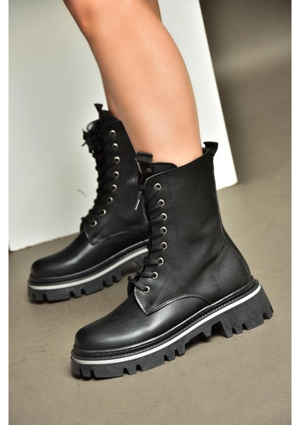 R524802209 Siyah Bağcıklı Kadın Postal Bot fırsatları