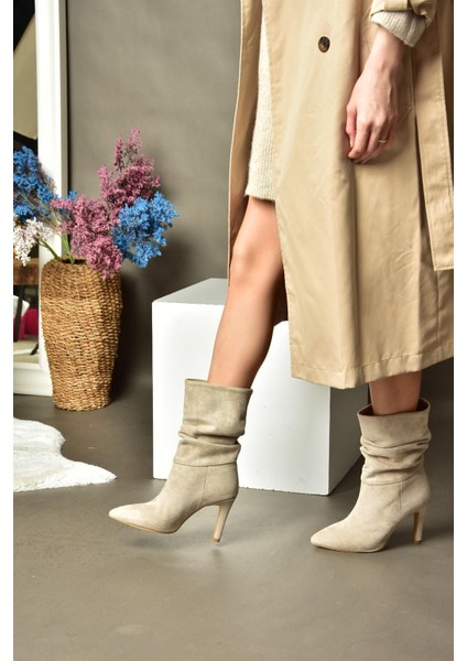 R404020302 Bej Süet Ince Topuklu Büzgülü Kadın Bot