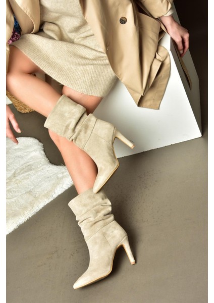 R404020302 Bej Süet Ince Topuklu Büzgülü Kadın Bot fiyatları