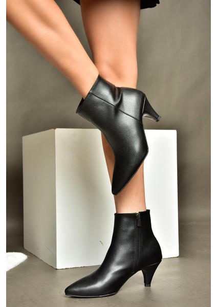 R404710009 Siyah Alçak Topuklu Kadın Bot fiyatları