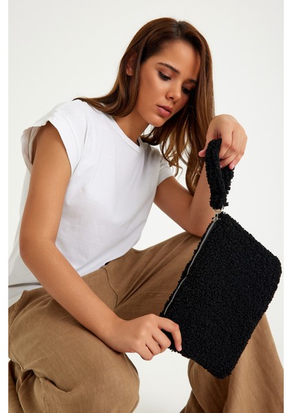 Kadın Peluş/teddy Fermuarlı ve Astarlı Clutch El Çantası