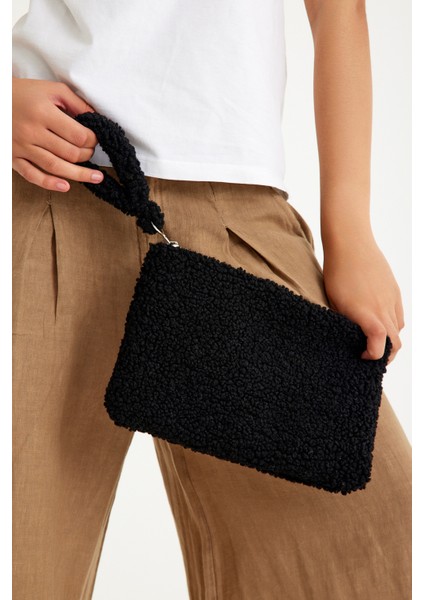 Kadın Peluş/teddy Fermuarlı ve Astarlı Clutch El Çantası