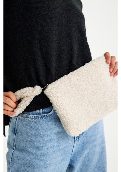 Kadın Peluş/teddy Fermuarlı ve Astarlı Clutch El Çantası