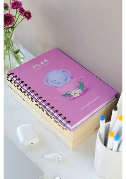 Deep Notebook Süresiz Planlayıcı Ajanda A5 Spiralli Kupa İçerisinde Fil Maskot Tasarımı