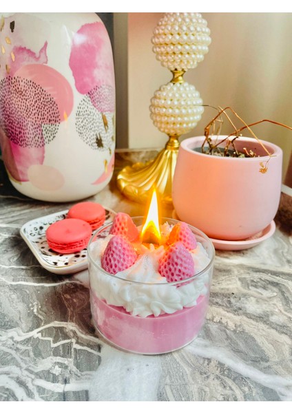 Mhyssa Natural Strawberry Cake Decorative Scented Handmade Candle/ Çilekli Pasta Dekoratif Elyapımı Kokulu Mum