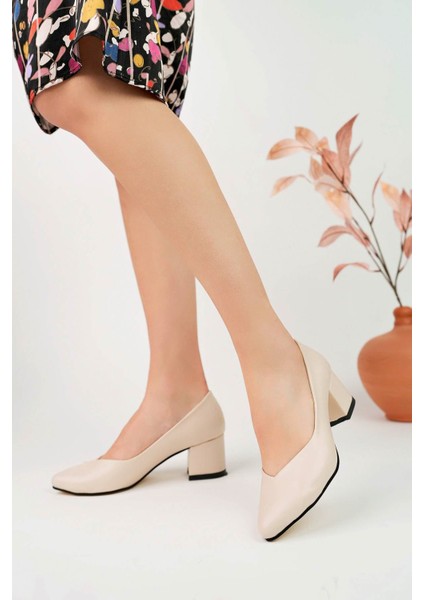 Ökçeli Sivri Kalıp Krem Kadın Ayakkabı modelleri