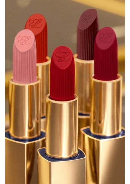 Estee Lauder Kremsi Ruj - Pure Color Creme Lipstick Kremsi, Saten Bitiş -  3.5gr - Renk: 826 Modern Muse