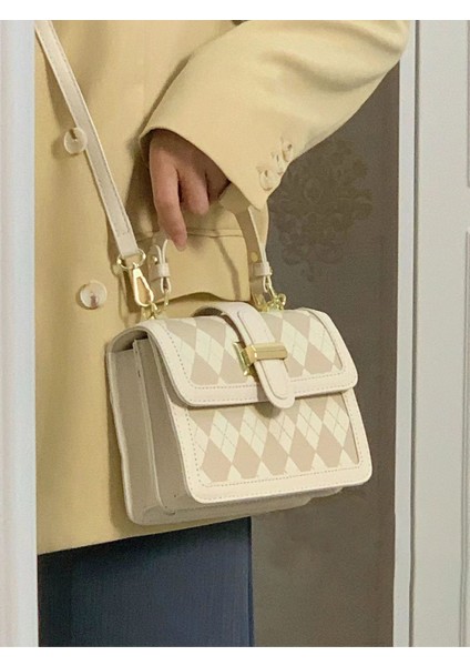 Japon Tarzı Eşkenar Dörtgen Elde Taşınan Kadınların Yeni Modaya Uygun ve Çok Yönlü Işe Gidip Gelme Tek Omuzlu Çapraz Gövdeli Küçük Kare Çantası (Yurt Dışından)