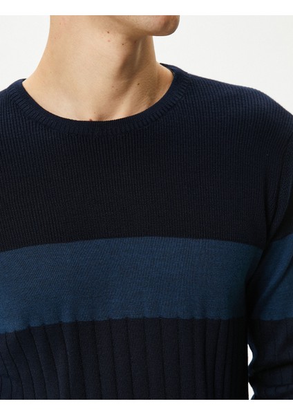 Basic Triko Kazak Bisiklet Yaka Dokulu Dar Kesim indirimleri