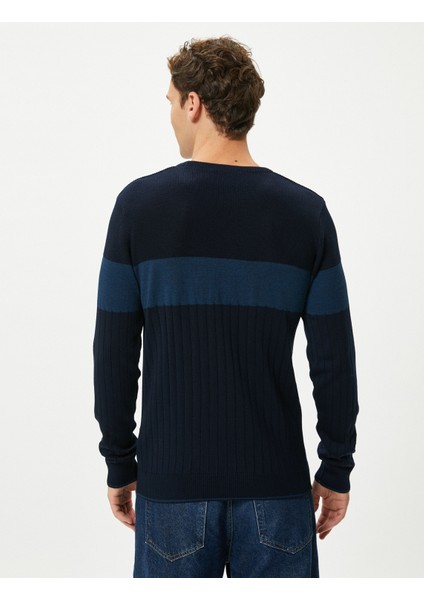 Basic Triko Kazak Bisiklet Yaka Dokulu Dar Kesim fırsatları