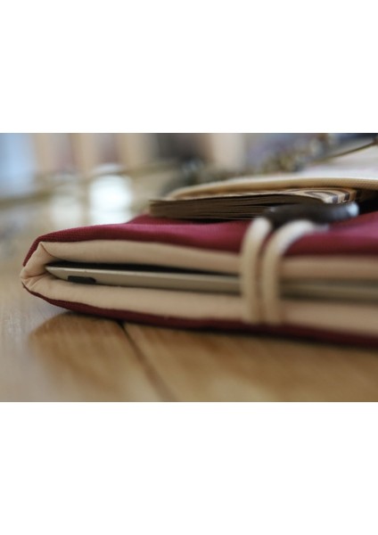 Retro Tablet Kılıfı - Bordo Renkli, Çizgili, Cepli, Kumaş KoruyucuTablet Kılıfı - Ipad ve Android Uyumlu