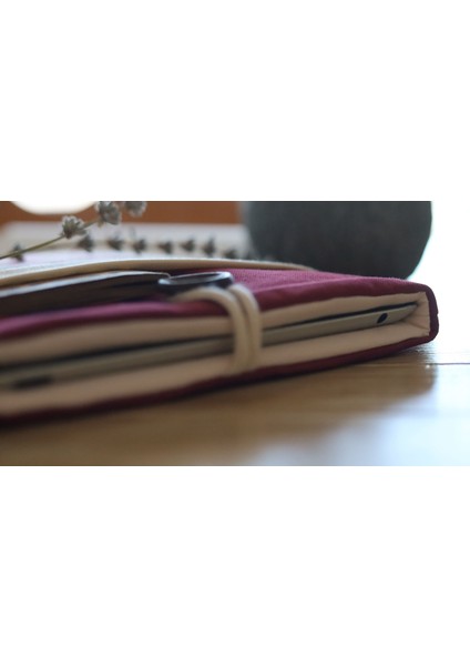 Retro Tablet Kılıfı - Bordo Renkli, Çizgili, Cepli, Kumaş KoruyucuTablet Kılıfı - Ipad ve Android Uyumlu