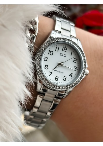 Çelik Kordon,sugeçirmez,2yıl Garantili Gümüş Renk Küçük Kasa Taşlı Kadın Kolsaati+Bileklik fırsatları