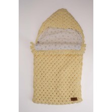 Tosbiq Baby Şapkalı Düğmeli Bebek Yatağı 0-12M Açık Sarı Unisex Kışlık Taşınabilir Kundak Alize Puffy Organik Sertifika