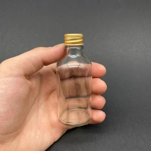 JUNİBELİW 7 Adet 50 ml Cam Şişe Küçük Gold Metal Kapaklı Çok Amaçlı Shot Şişesi 7 x 50 ml