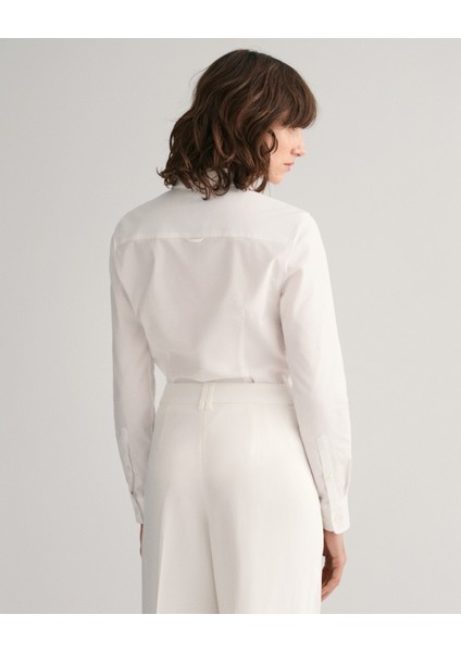 Kadın Beyaz Slim Fit Klasik Yaka Logolu Oxford Gömlek 4300141.110