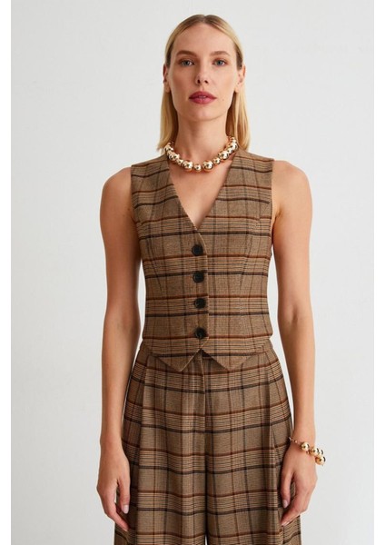 Kadın Ekoseli V Yaka Düğme Detaylı Kahverengi Yelek 4WAK20034UW modelleri