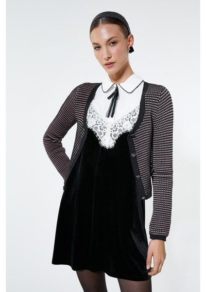 Kadın Örgü U Yaka Düğmeli Cep Detaylı Crop Hırka 4WAK90339HT fiyatları