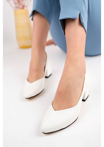 Ökçeli Sivri Kalıp Beyaz Cilt Kadın Ayakkabı
