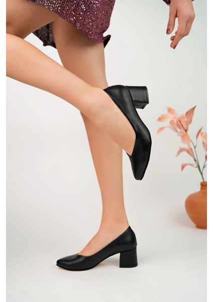 Ökçeli Sivri Kalıp Siyah Cilt Kadın Ayakkabı modelleri