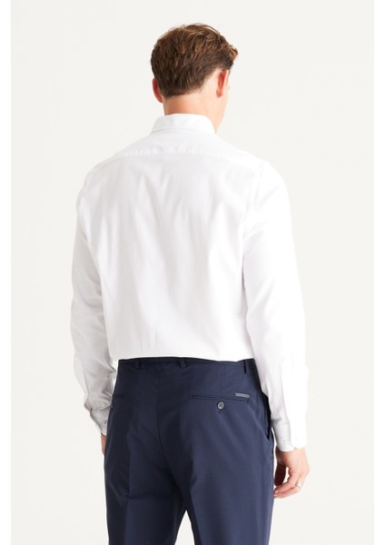 ALTINYILDIZ CLASSICS Erkek Beyaz Slim Fit Dar Kesim Düğmeli Yaka Pamuklu Gabardin Gömlek