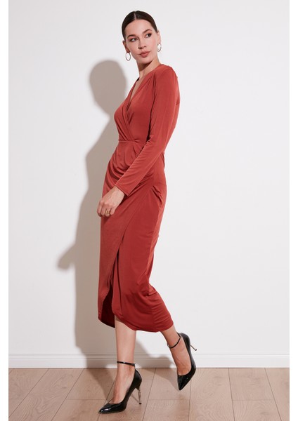 Kruvaze Yaka Yırtmaçlı Drape Detaylı Midi Abiye Elbise Bayan ELBİSE 611EL1769 fiyatları