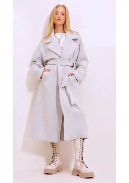 Kadın Gri Renk Balıksırtı Desenli Kemerli Uzun Kaşe Kaban