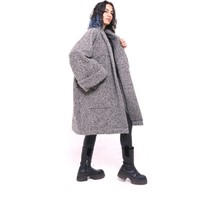 Yumuşak Keçe Buklet Kumaştan Geniş Yakalı Cepli Oversize Kısa Kaban Unisex