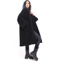 Yumuşak Keçe Buklet Kumaştan Geniş Yakalı Cepli Oversize Kısa Kaban Unisex