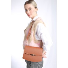 Taba 23X17CM Kapaklı Ayarlanabilir Askılı Baget Çanta