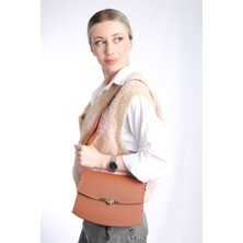 Taba 23X17CM Kapaklı Ayarlanabilir Askılı Baget Çanta