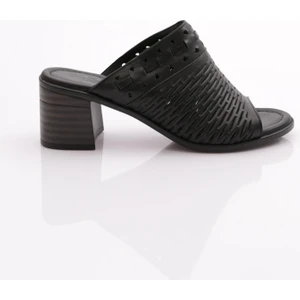 Kadın Terlik Orta Topuklu Platform Tasarım Siyah Renk Konforlu Kullanım İçin