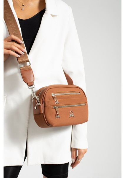 Paul Brand Yeni Sezon Mini Boy 3 Bölmeli Kadın Çapraz Omuz Çantası Taba 23X16CM PBM630