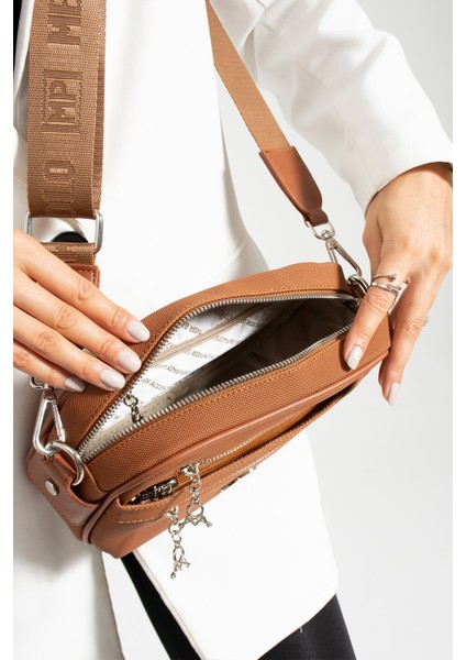 Paul Brand Yeni Sezon Mini Boy 3 Bölmeli Kadın Çapraz Omuz Çantası Taba 23X16CM PBM630 fırsatları