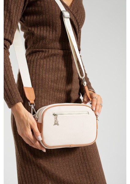 Paul Brand Yeni Sezon Mini Boy 3 Bölmeli Kadın Çapraz Omuz Çantası Krem Taba 23X16CM PBM630 modelleri