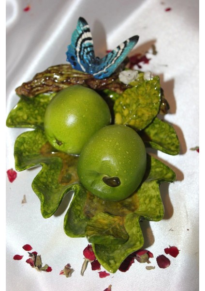 Yaprak Üzerinde Elma ve Kelebek Temalı Duvar Süsü