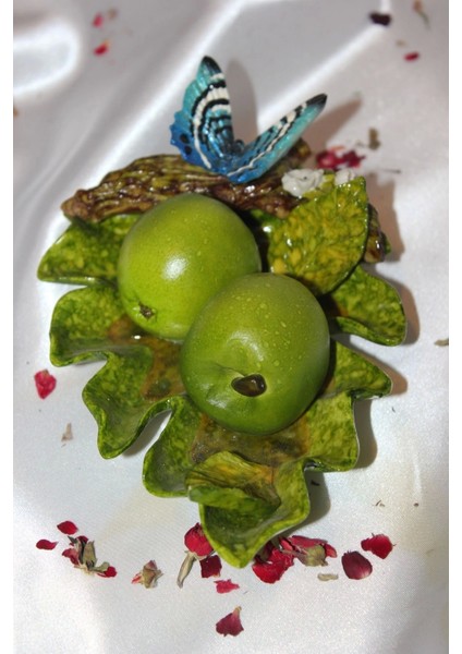 Yaprak Üzerinde Elma ve Kelebek Temalı Duvar Süsü fiyatları