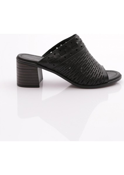 Kadın Terlik Orta Topuklu Platform Tasarım Siyah Renk Konforlu Kullanım İçin