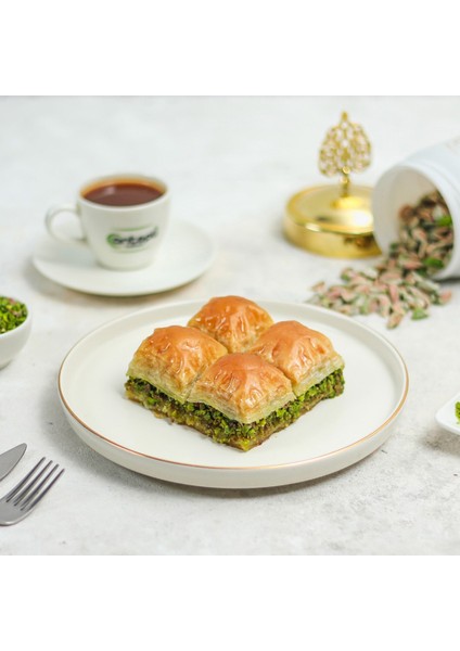 Antepli Baklava Özel Kare Baklava 1 kg Paket