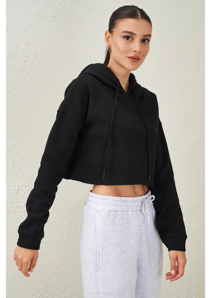 Kadın Siyah Kapüşonlu Eteği Pis Dikişli Crop Sweatshirt