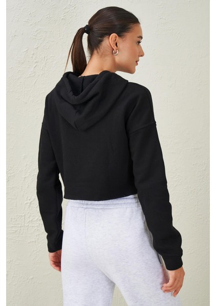 Kadın Siyah Kapüşonlu Eteği Pis Dikişli Crop Sweatshirt