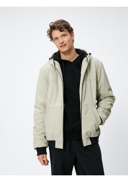 Deri Görünümlü Ceket Kapşonlu Fermuarlı Cep Detaylı