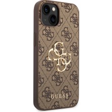 Guess iPhone 15 Uyumlu Kılıf Guess Orjinal Lisanslı Pu Deri Yazı ve 4g Metal Logolu Desen Kapak Kahverengi